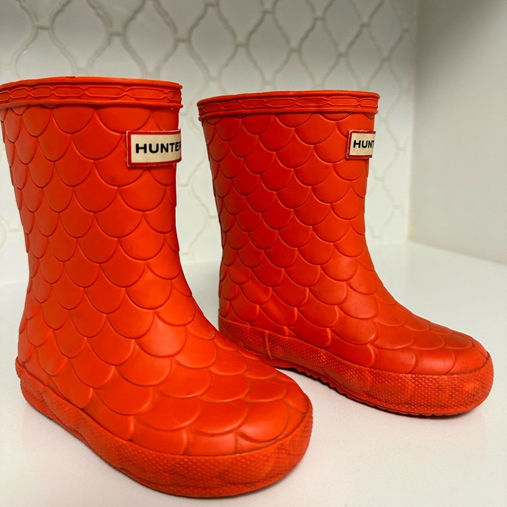 Hunter Rain Boots Red Sea Dragon size 6